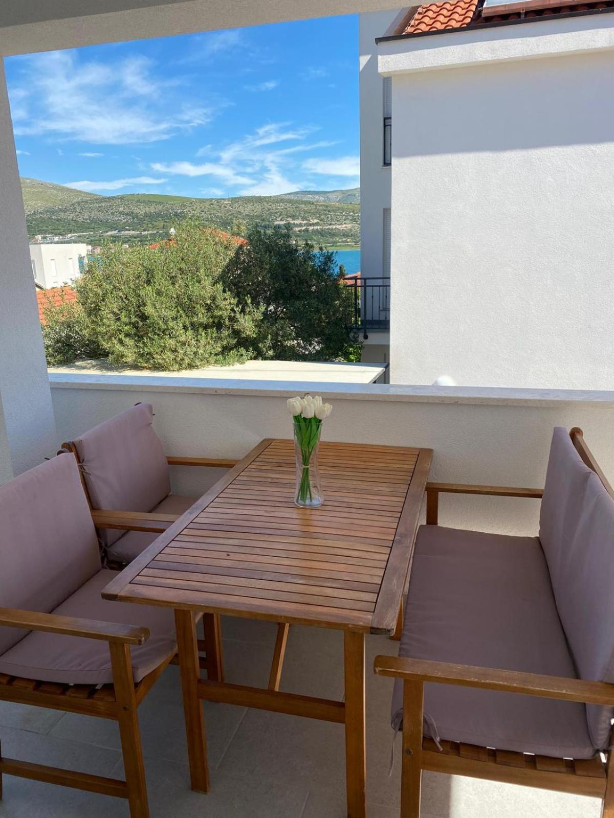 Apartments Paola Trogir Eksteriør bilde