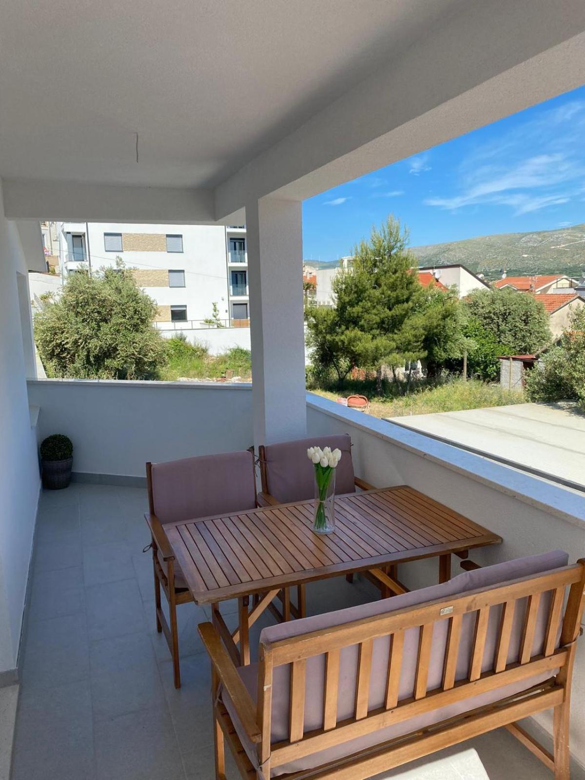 Apartments Paola Trogir Eksteriør bilde