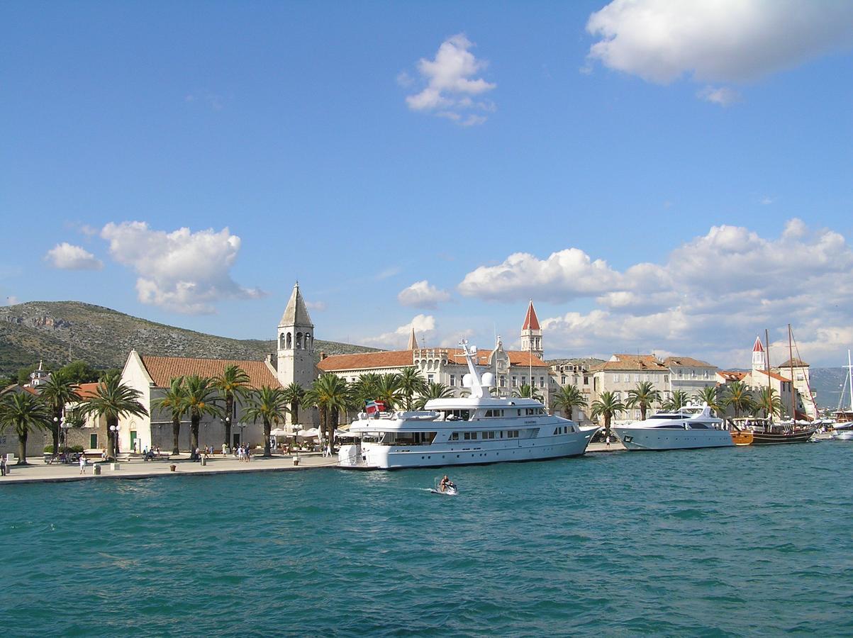 Apartments Paola Trogir Eksteriør bilde